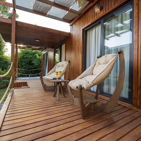 شوجر بيتش كلوب فندق